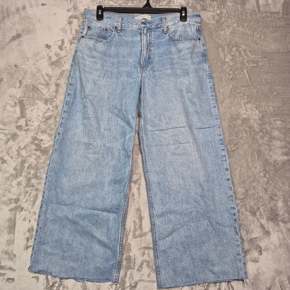 Abercrombie & Fitch The Ultra Loose Low Rise Jeans Light Wash Wide Leg 30 / 10